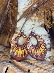 The Dale earring with Laced sunflower